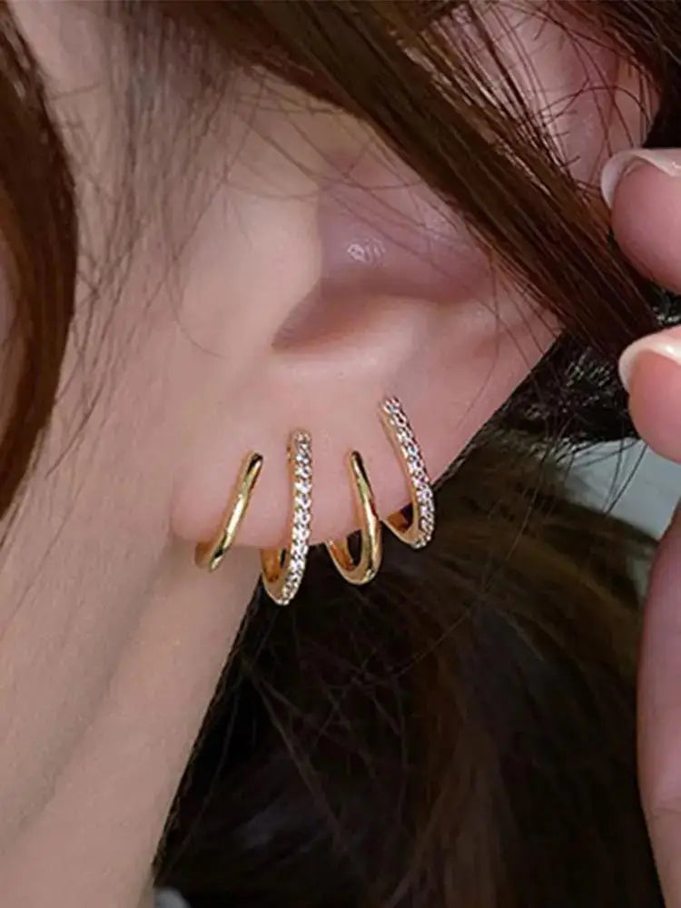 Fashion Gold Color Claws Stud Earrings with Crystal Rhinestone Design Unusual Earrings Versatile Accessories Women 2024 Jewelry