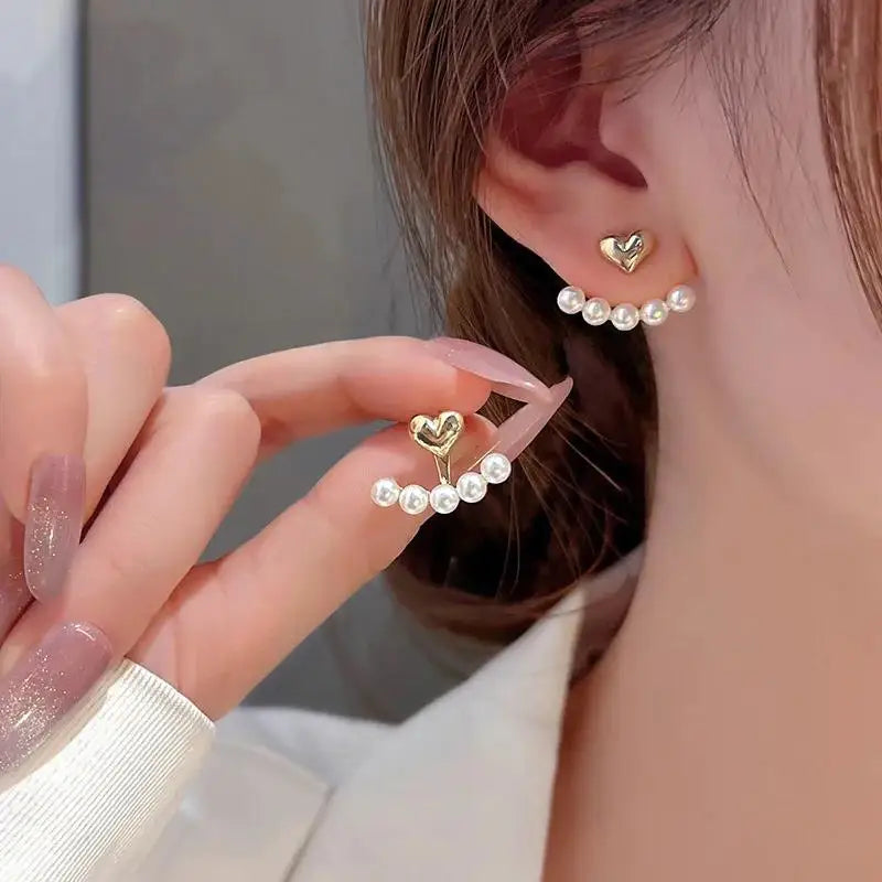 Fashion Gold Color Claws Stud Earrings with Crystal Rhinestone Design Unusual Earrings Versatile Accessories Women 2024 Jewelry