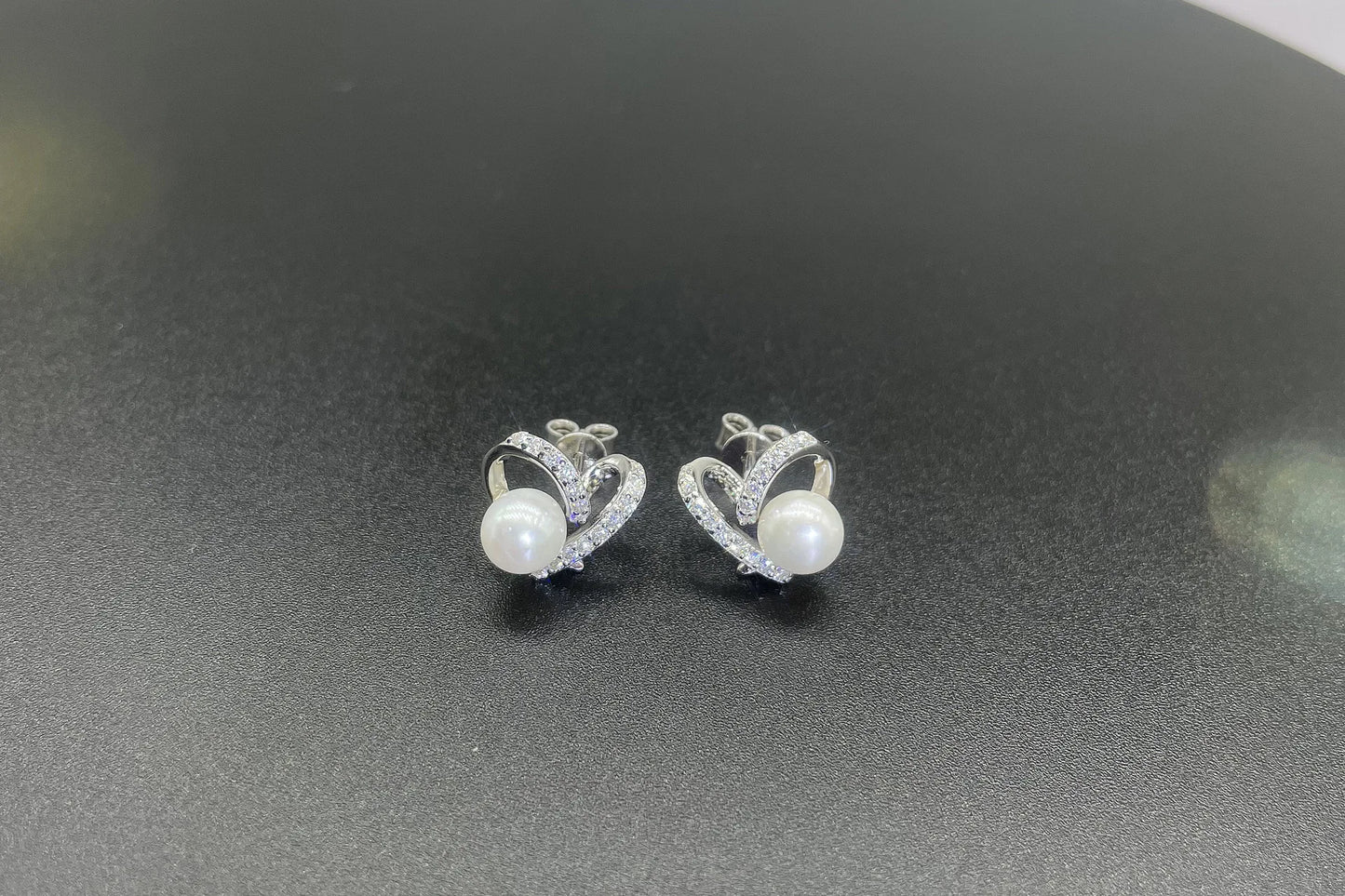 S925 Sterling Silver Heart-shaped Flawless Freshwater 7mm Pearl Moissanite Earrings for Women