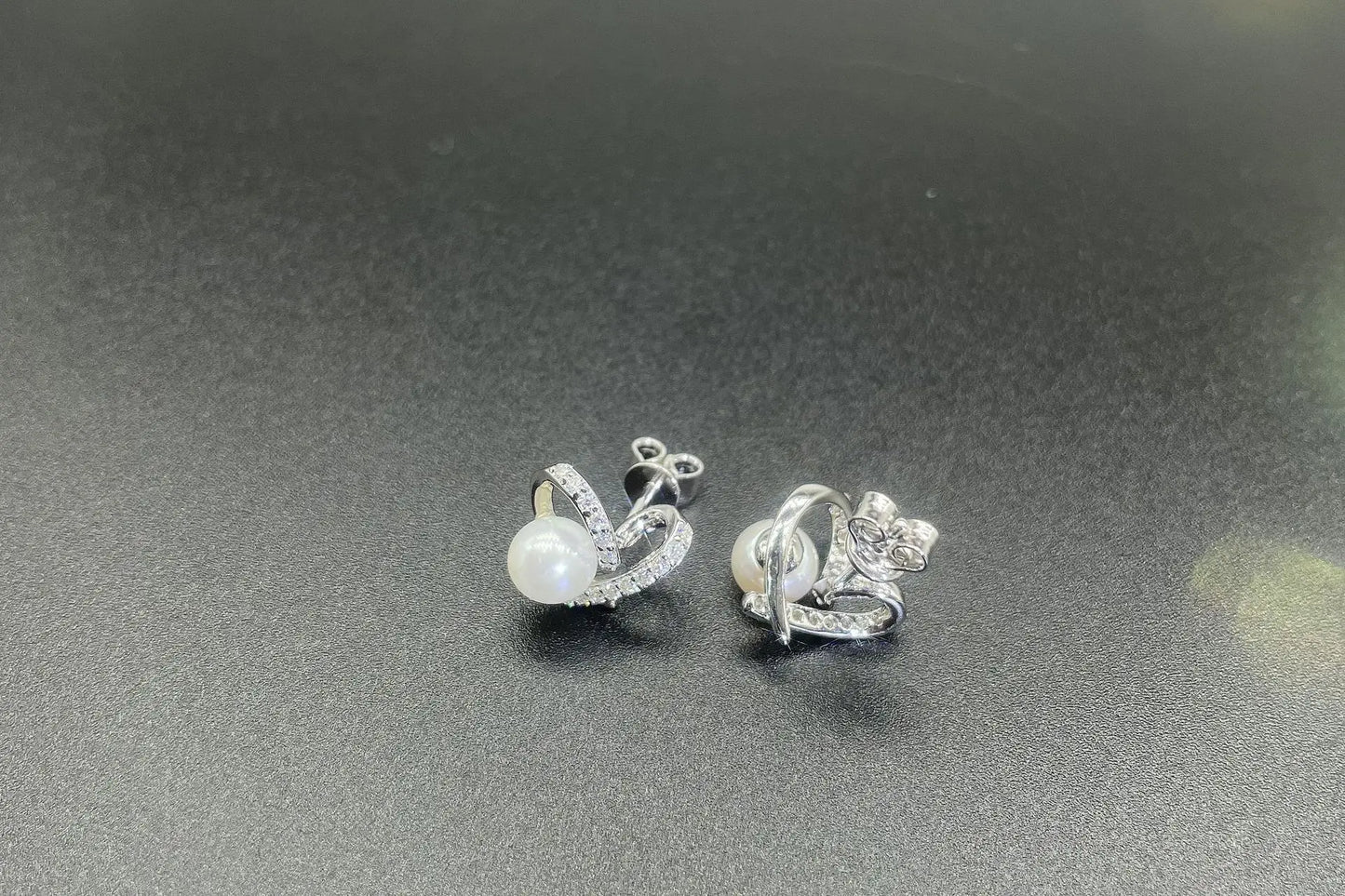S925 Sterling Silver Heart-shaped Flawless Freshwater 7mm Pearl Moissanite Earrings for Women
