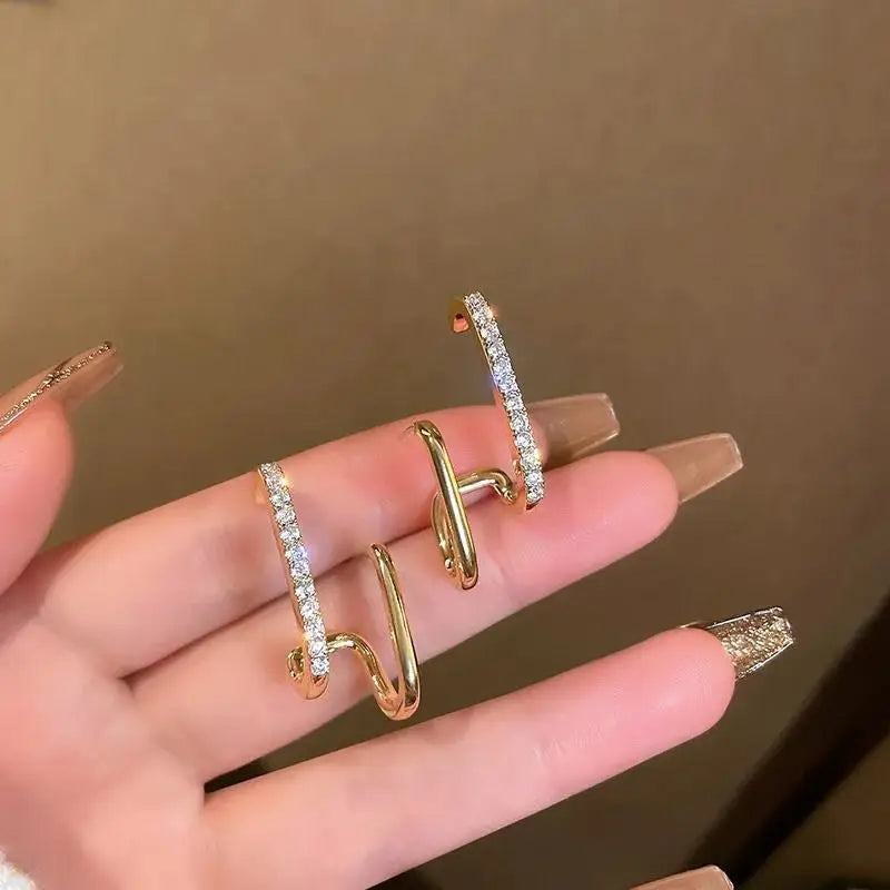 Fashion Gold Color Claws Stud Earrings with Crystal Rhinestone Design Unusual Earrings Versatile Accessories Women 2024 Jewelry