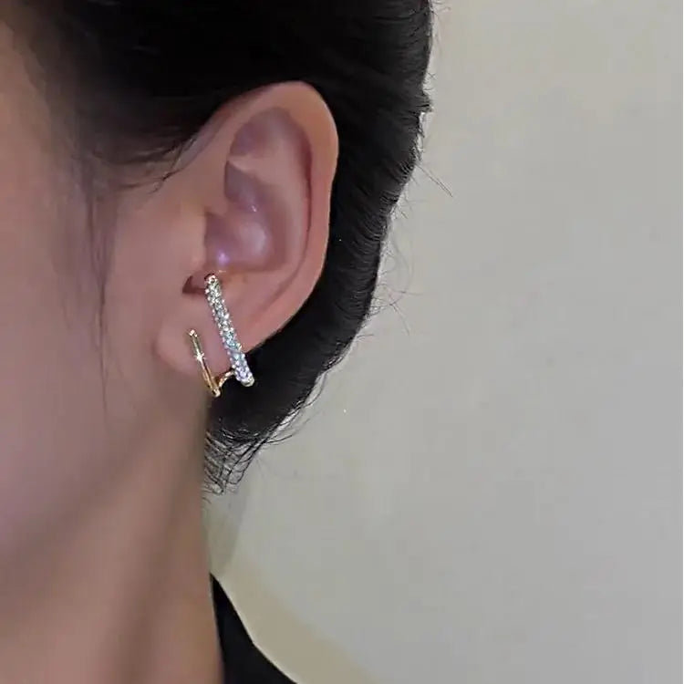 Fashion Gold Color Claws Stud Earrings with Crystal Rhinestone Design Unusual Earrings Versatile Accessories Women 2024 Jewelry