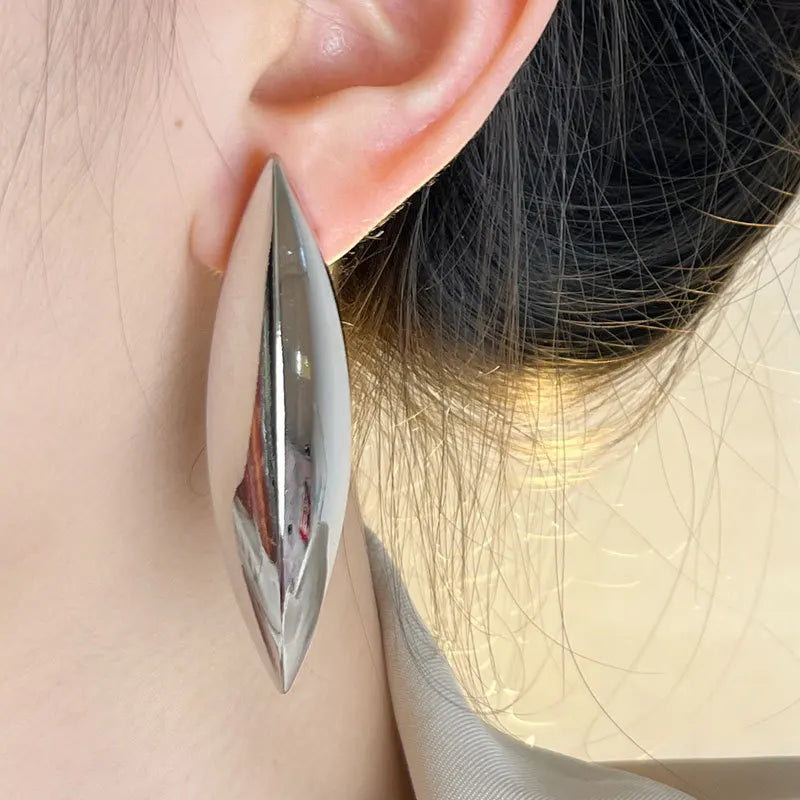 Vintage Exaggerated Metal Conical Smooth Plain Long Stud Earrings for Women Light Luxury Fashion Geometry Earrings Jewelry 2024
