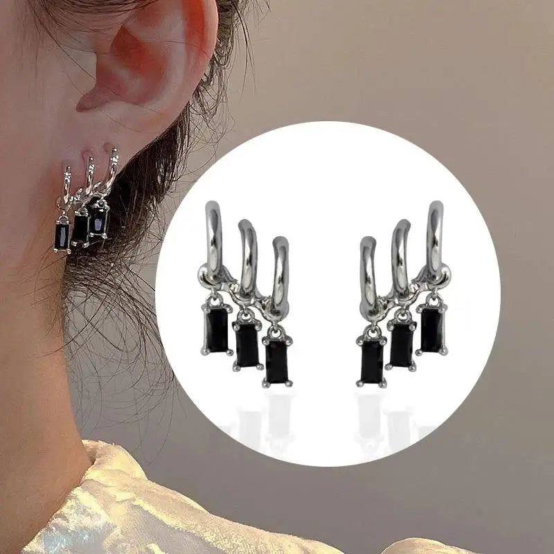 Fashion Gold Color Claws Stud Earrings with Crystal Rhinestone Design Unusual Earrings Versatile Accessories Women 2024 Jewelry